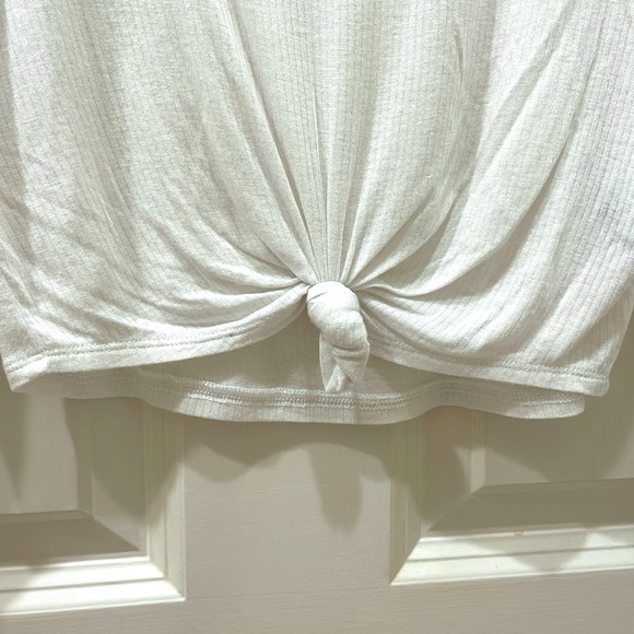 Stretchy White Ribbed Cropped Top - Picture 3 of 3